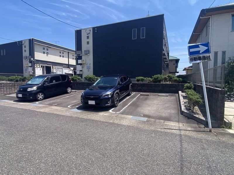 レオネクスト元植田Ｗｅｓｔ 駐車場