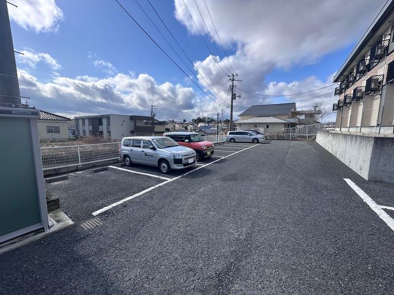 レオパレスジュネスピューパ　Ⅱ 駐車場