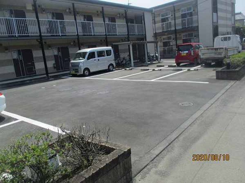 レオパレスパテオ 駐車場