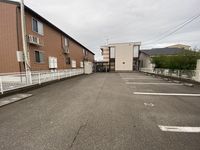 レオパレスシャンテ 駐車場