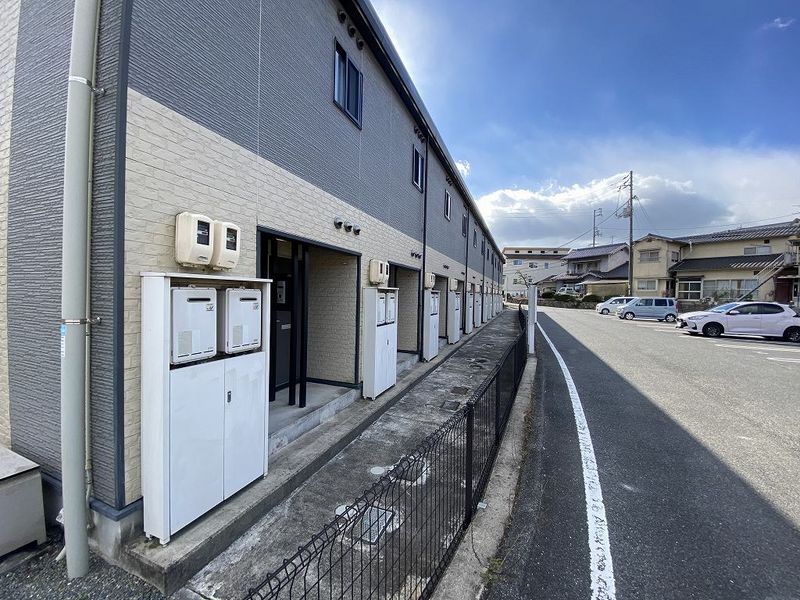 レオパレスまつおか エントランス