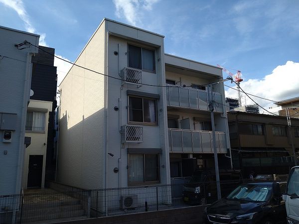 Bên ngoài LEONEXT Minami Aoyama