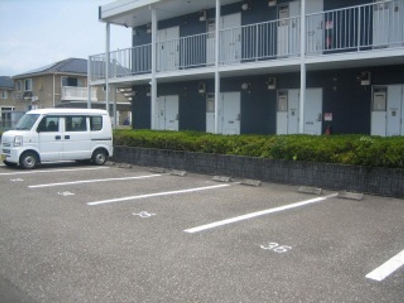 レオパレスみせばや 駐車場