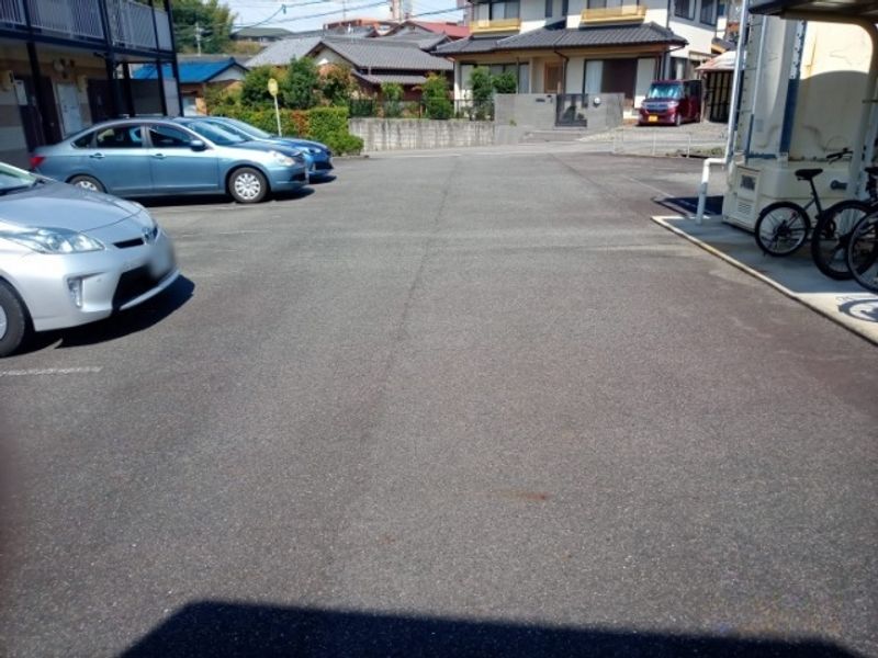 レオパレス新和 駐車場