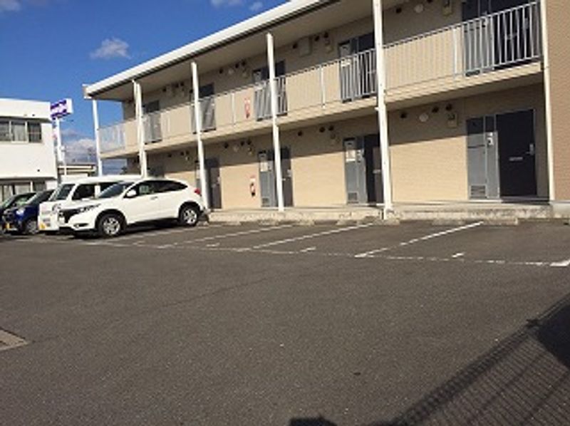 レオパレスタウンコート 駐車場