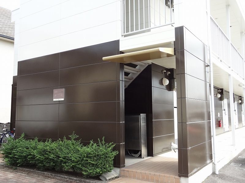レオパレスワイドフォレスト エントランス