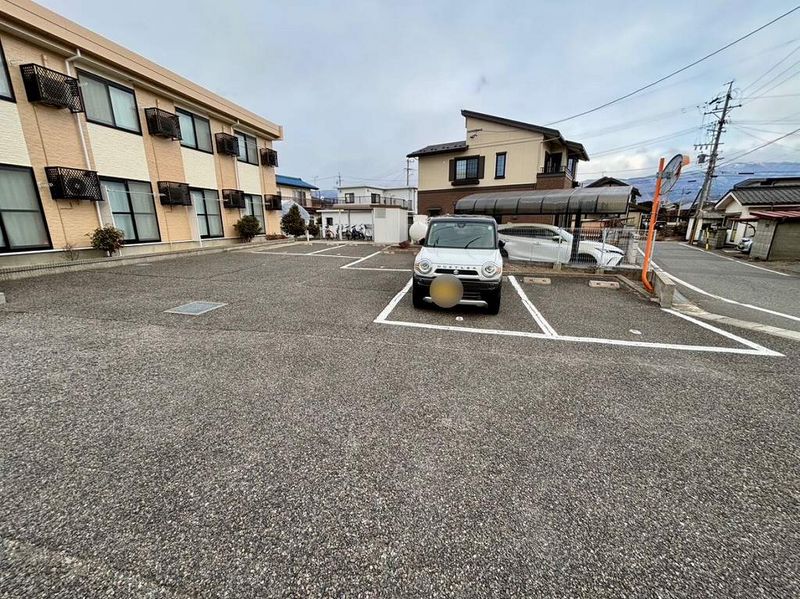 レオパレス花水木 駐車場