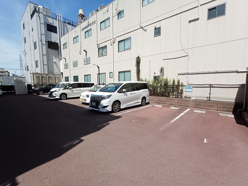 レオパレスエルヴェール　サンク 駐車場