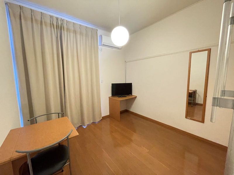 レオパレスブルーレイク唐崎 居間
