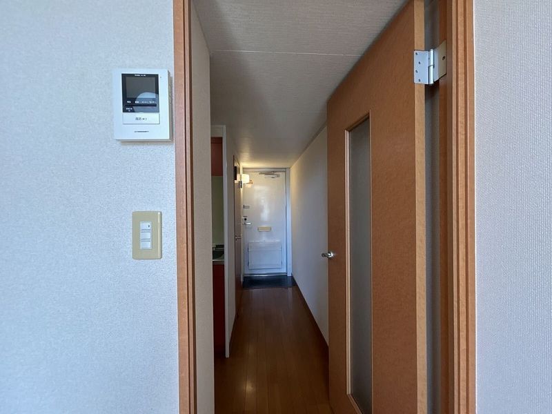レオパレスセレブ 玄関