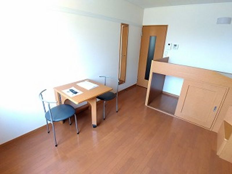 レオパレスラ　ネージュ 居間