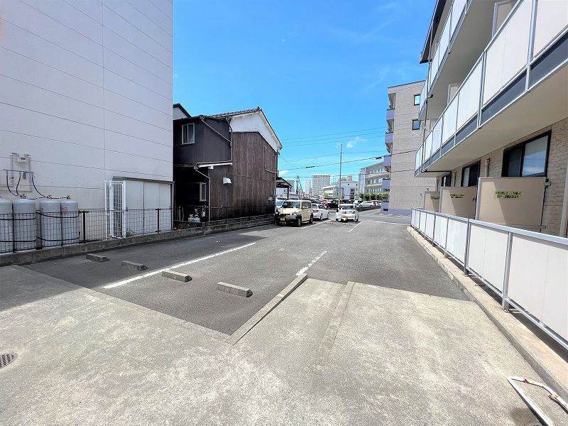 レオパレスＭ＆Ｎ 駐車場