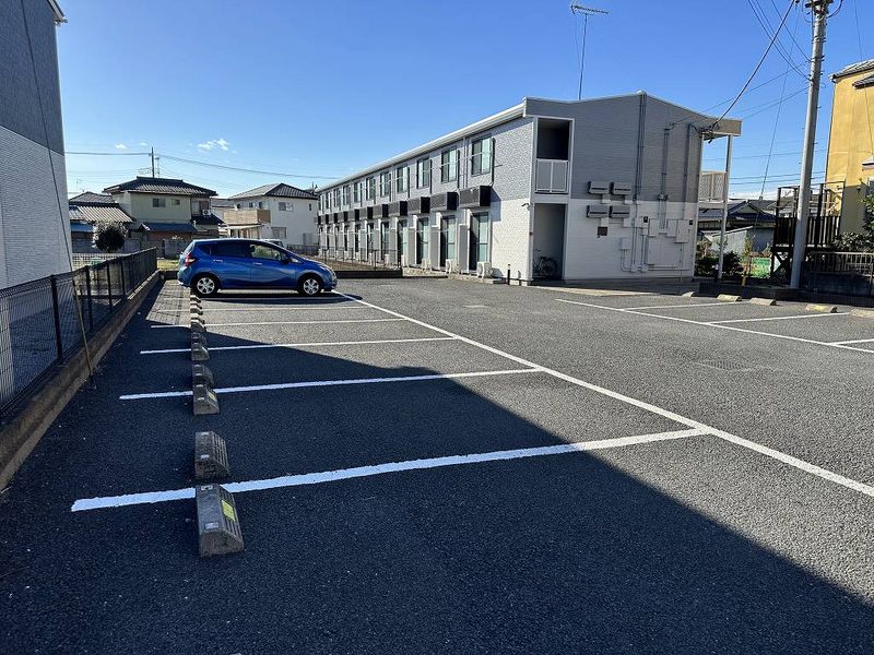 レオパレスルミエールＫＯＧＡ 駐車場