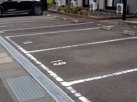 レオパレスサーティーン 駐車場