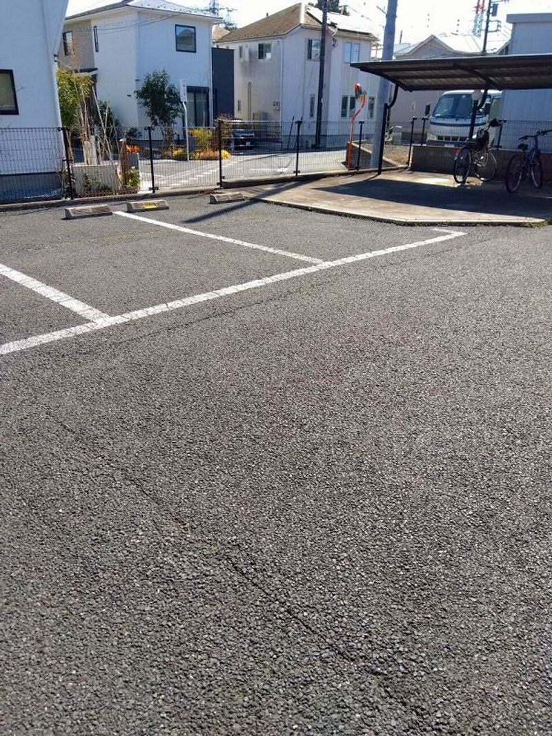 レオパレスシティーＦ 駐車場