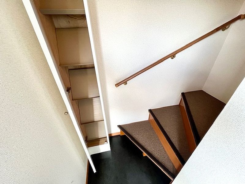 レオパレスかりがね 玄関