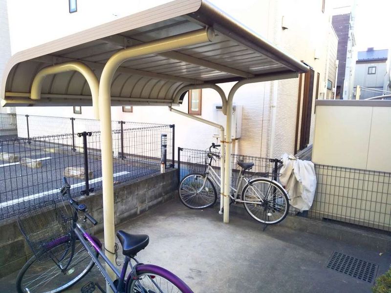 レオパレストラオム 共用部分