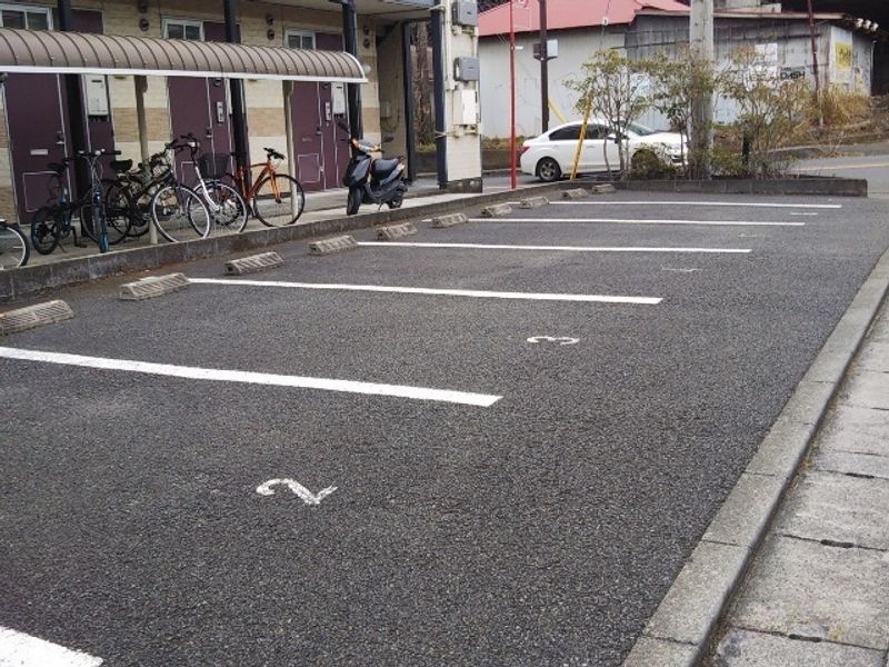 レオパレスさくら坂 駐車場
