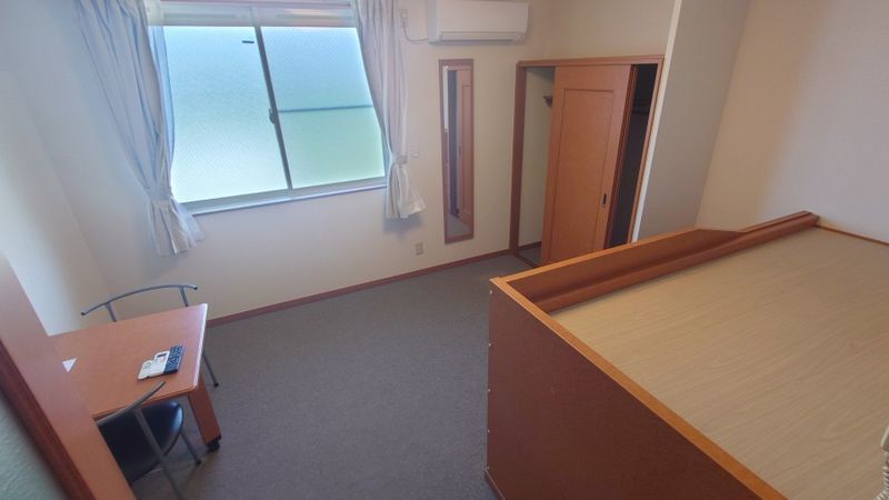 レオパレスラ・ティーダⅡ 居間