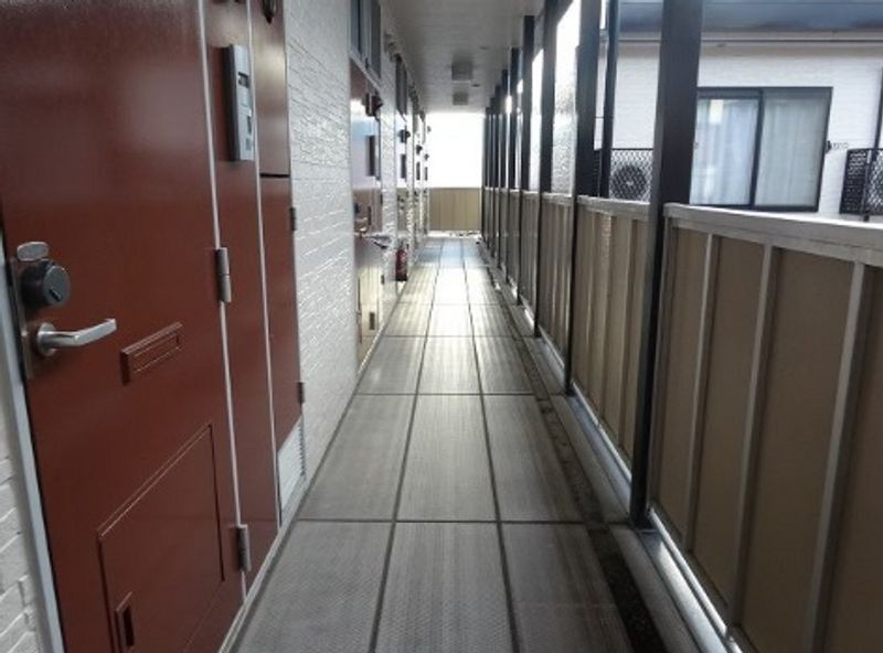 レオパレス彩 エントランス