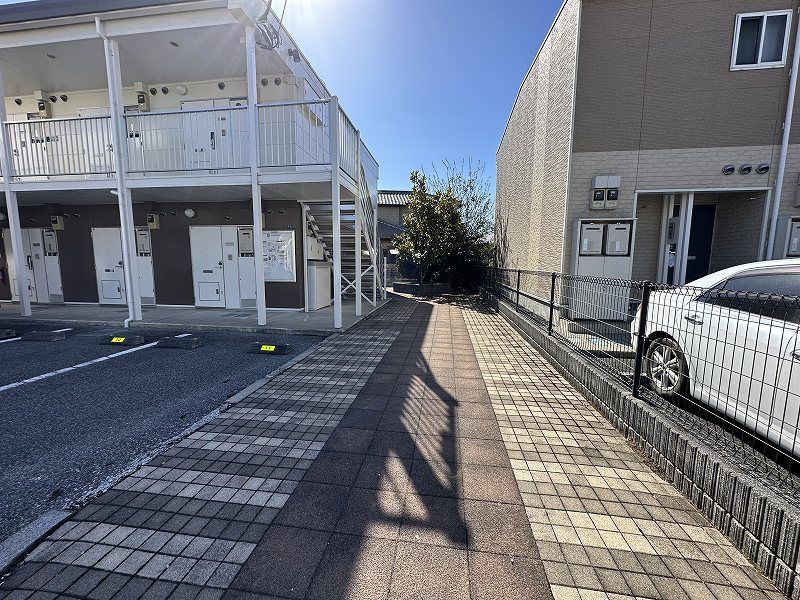 レオパレスシャルマンピエース エントランス