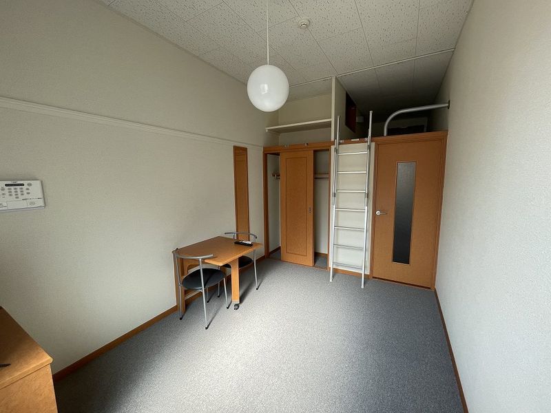 レオパレスコンファース輝 居間