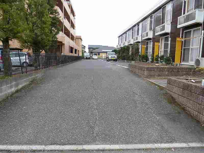 レオパレスグリーンコーポ砂原 駐車場