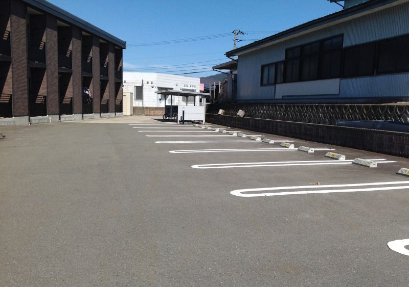 レオネクスト２０１４ 駐車場
