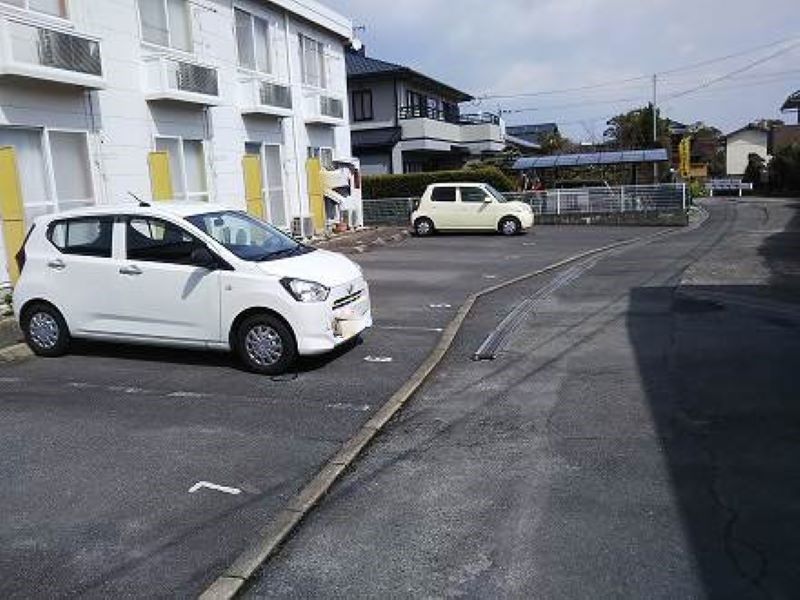 レオパレス杏 駐車場
