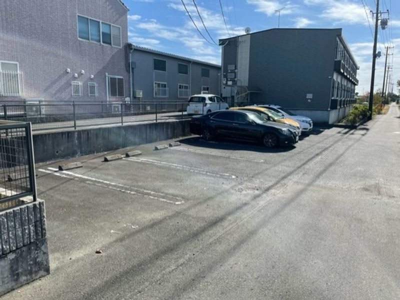レオパレス中島 駐車場