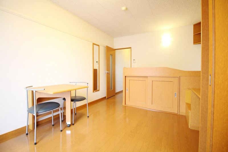 レオパレス三康 居間
