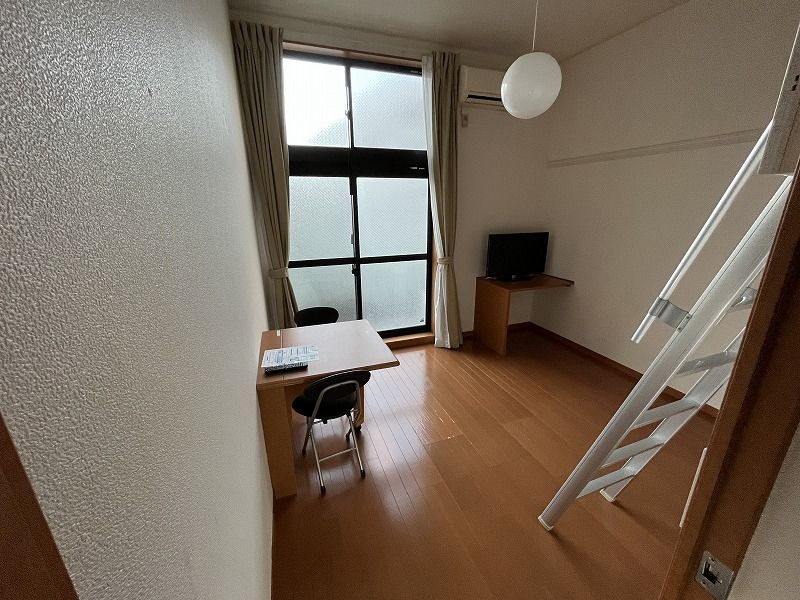 レオパレスパピー北浦Ⅰ 居間