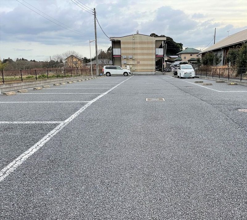 レオパレスベルフィオーレ 駐車場