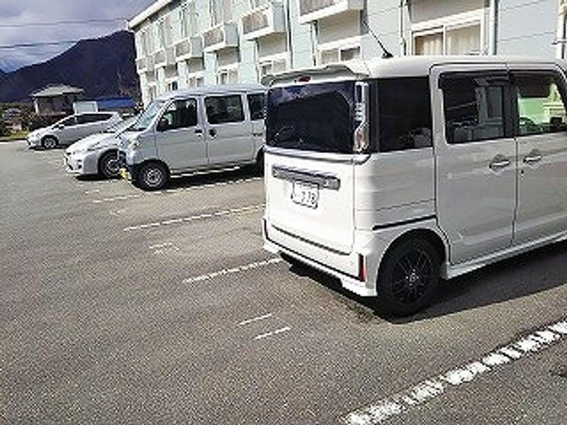 レオパレス屋形Ⅱ 駐車場