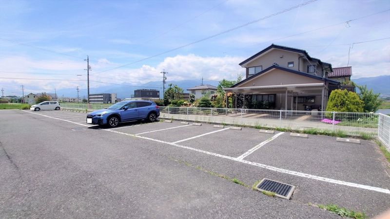 レオパレスサンタマリヤウィング 駐車場