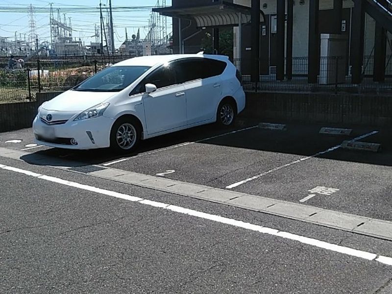 レオパレスコモダ宇頭 駐車場